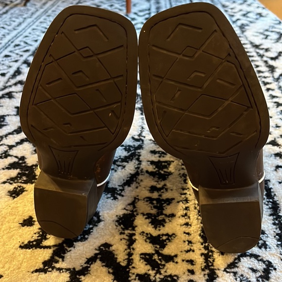 Ariat cowgirl boots - Picture 7 of 10